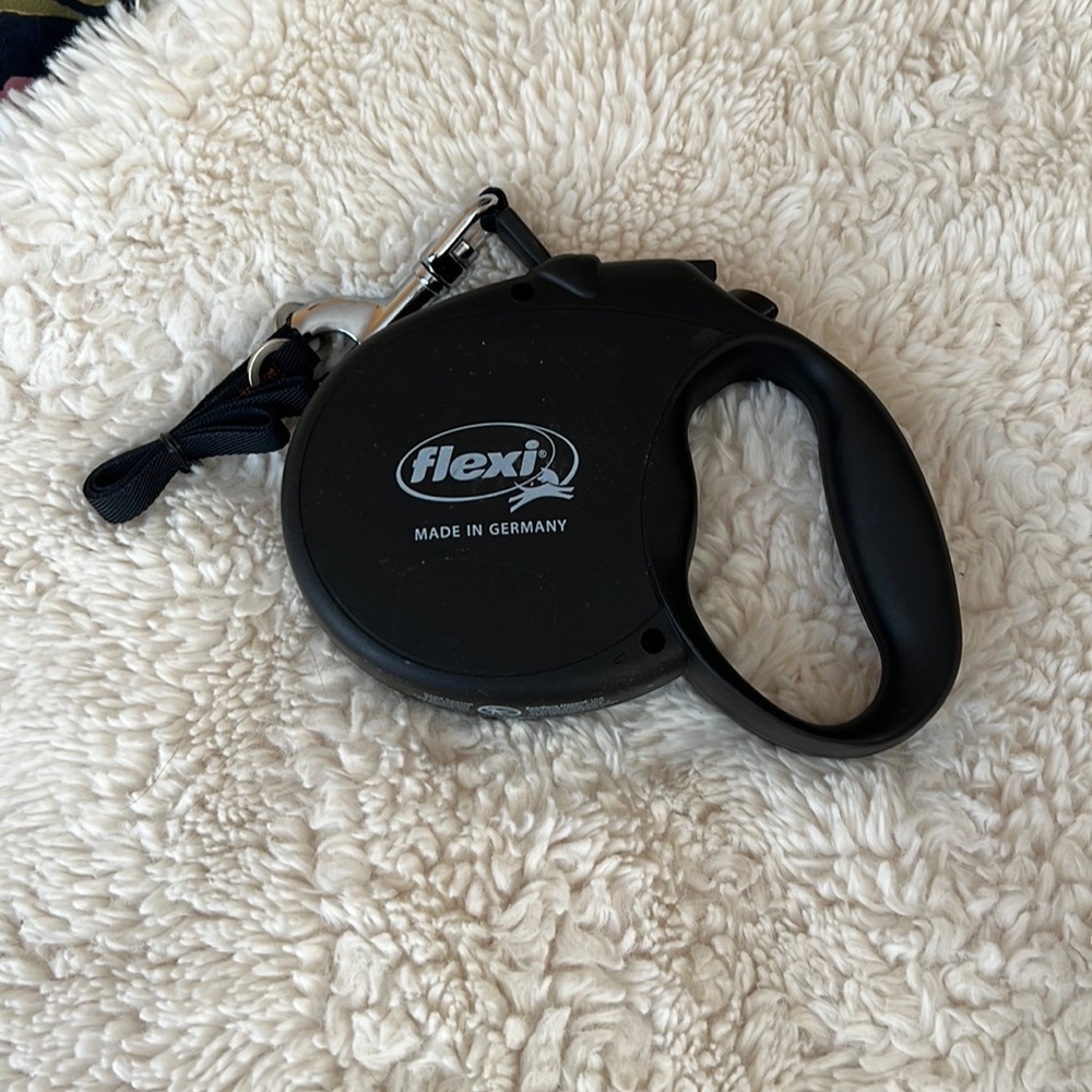 Flexi New Classic Retractable Dog Leash (Tape), 16ft,  5 meters Large, Black